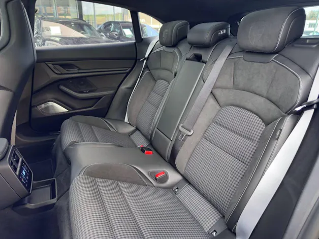 PORSCHE Taycan Turbo S Cross Turismo