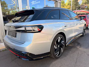 VW ID.7 TOURER GTX 340 PS 4MOTION *** VOLLAUSSTATTUG IN SCALE SILVER ***
