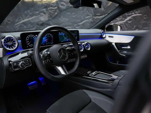 MERCEDES-BENZ CLA 200 AMG Line 7G-DCT *Facelift*Assistenten*Amientenbeleuchtung*
