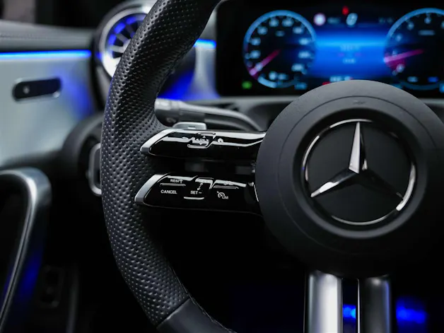 MERCEDES-BENZ CLA 200 AMG Line 7G-DCT *Facelift*Assistenten*Amientenbeleuchtung*