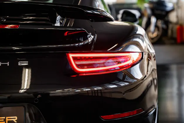 PORSCHE 911 Turbo S PDK