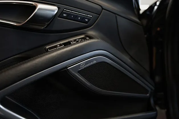 PORSCHE 911 Turbo S PDK