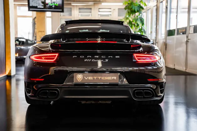 PORSCHE 911 Turbo S PDK