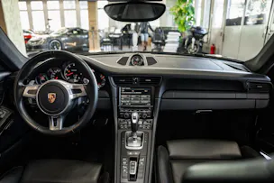 PORSCHE 911 Turbo S PDK