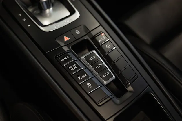 PORSCHE 911 Turbo S PDK