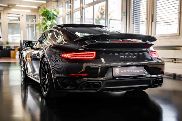PORSCHE 911 Turbo S PDK