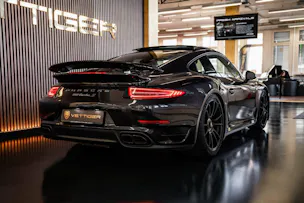 PORSCHE 911 Turbo S PDK