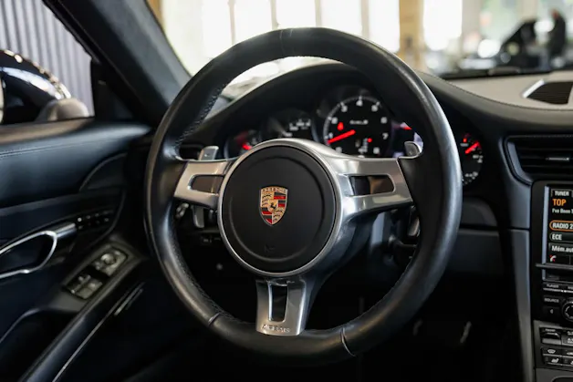 PORSCHE 911 Turbo S PDK