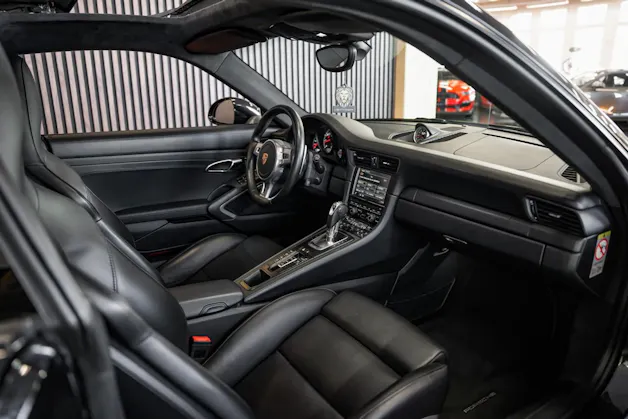 PORSCHE 911 Turbo S PDK