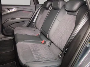 AUDI Q4 e-tron SUV quattro performance Swiss Ski