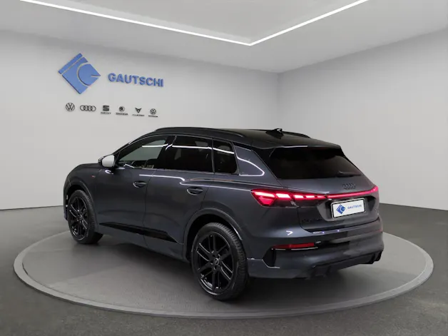 AUDI Q4 e-tron SUV quattro performance Swiss Ski