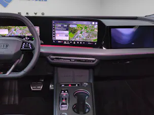 AUDI Q4 e-tron SUV quattro performance Swiss Ski