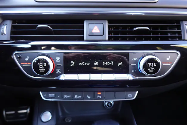 AUDI A4 Avant 2.0 TFSI quattro - "CH Auto * Toit Ouvrant * Cuir/Alcantara * Son Bang&Olufsen * Sièges Electriques Chauffants"