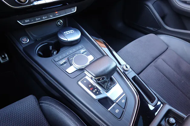 AUDI A4 Avant 2.0 TFSI quattro - "CH Auto * Toit Ouvrant * Cuir/Alcantara * Son Bang&Olufsen * Sièges Electriques Chauffants"