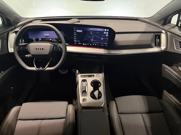 AUDI Q4 e-tron SUV quattro performance Attraction