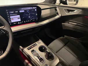 AUDI Q4 e-tron SUV quattro performance Attraction
