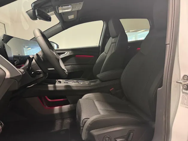 AUDI Q4 e-tron SUV quattro performance Attraction