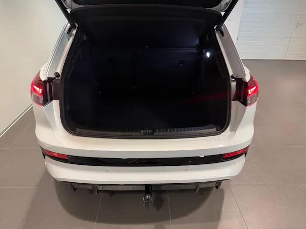 AUDI Q4 e-tron SUV quattro performance Attraction