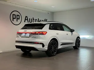 AUDI Q4 e-tron SUV quattro performance Attraction