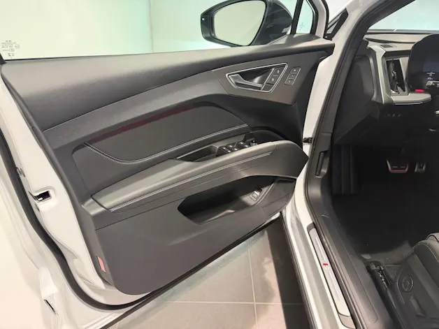 AUDI Q4 e-tron SUV quattro performance Attraction