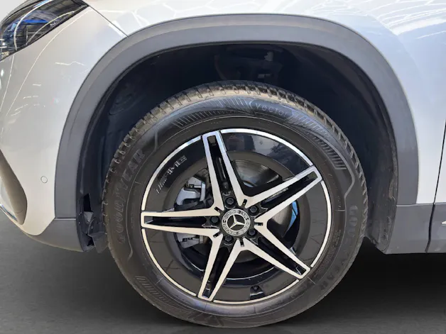 MERCEDES-BENZ EQA 300 Swiss Star AMG Line 4MATIC
