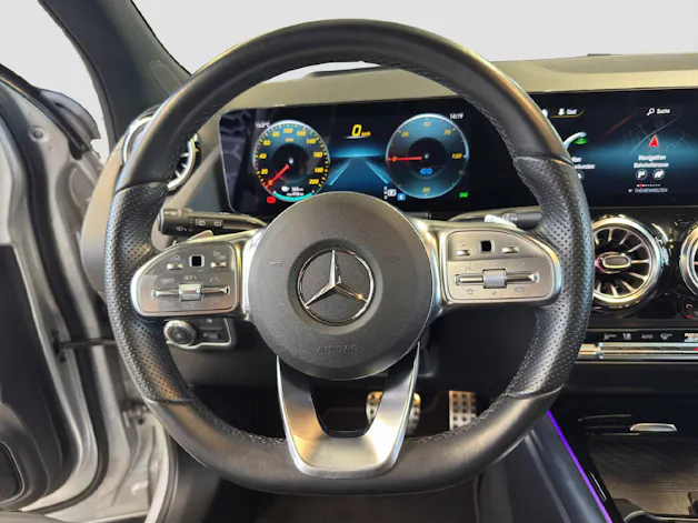 MERCEDES-BENZ EQA 300 Swiss Star AMG Line 4MATIC