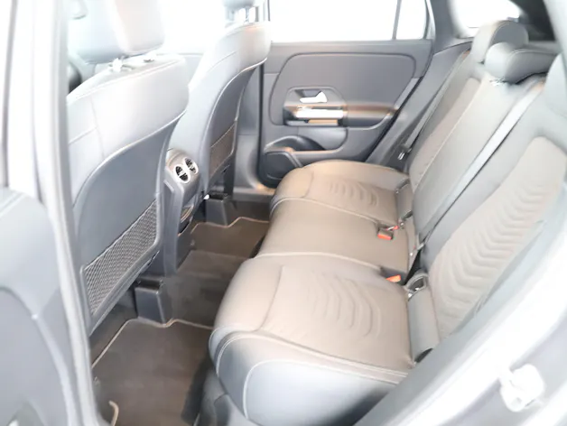 MERCEDES-BENZ GLA 200 Progressive