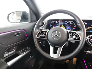 MERCEDES-BENZ GLA 200 Progressive