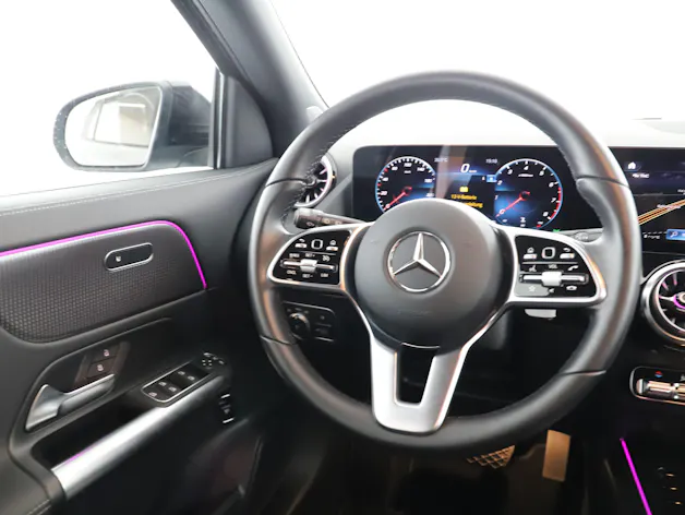 MERCEDES-BENZ GLA 200 Progressive