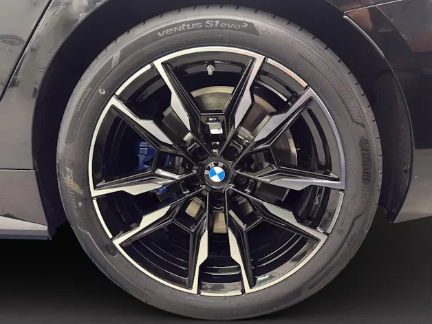 BMW i4 M60