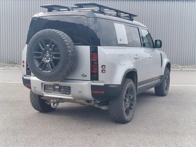 Land Rover Defender 110 P400 I6 First Edition 3.0 MHEV AT8