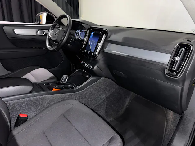 VOLVO XC40 B4 Benzin Mild Hybrid AWD Momentum Geartronic | 1.Hand | AHK |