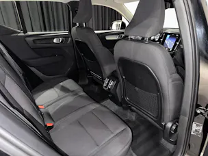 VOLVO XC40 B4 Benzin Mild Hybrid AWD Momentum Geartronic | 1.Hand | AHK |