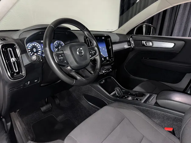 VOLVO XC40 B4 Benzin Mild Hybrid AWD Momentum Geartronic | 1.Hand | AHK |