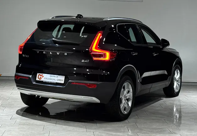 VOLVO XC40 B4 Benzin Mild Hybrid AWD Momentum Geartronic | 1.Hand | AHK |