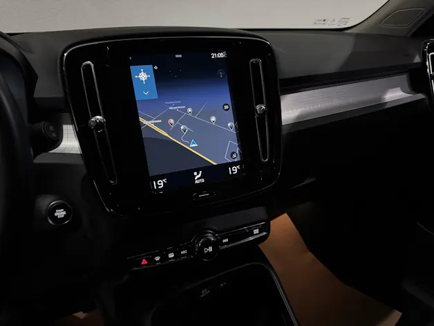 VOLVO XC40 B4 Benzin Mild Hybrid AWD Momentum Geartronic | 1.Hand | AHK |