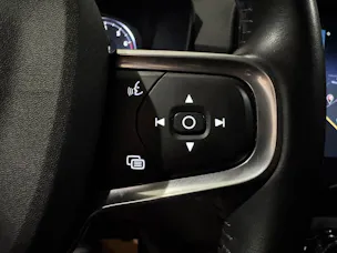 VOLVO XC40 B4 Benzin Mild Hybrid AWD Momentum Geartronic | 1.Hand | AHK |
