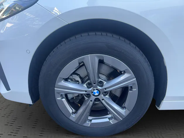 BMW 223d Active Tourer xDrive DKG