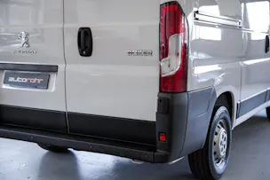 PEUGEOT Boxer 330 L1H1 2.2 BlueHDi 120 Premium S/S