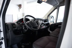 PEUGEOT Boxer 330 L1H1 2.2 BlueHDi 120 Premium S/S