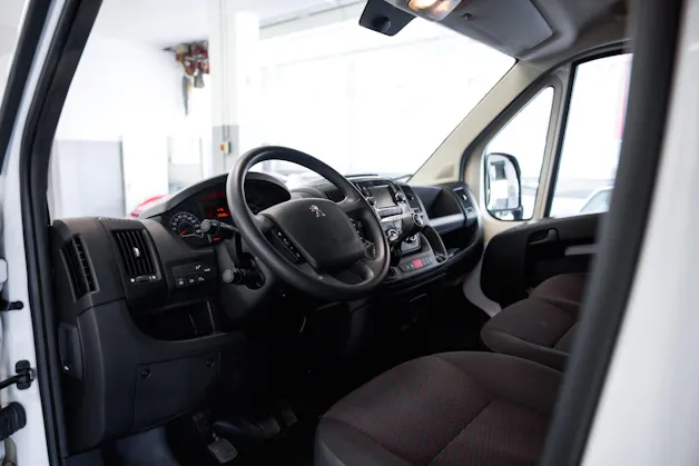 PEUGEOT Boxer 330 L1H1 2.2 BlueHDi 120 Premium S/S