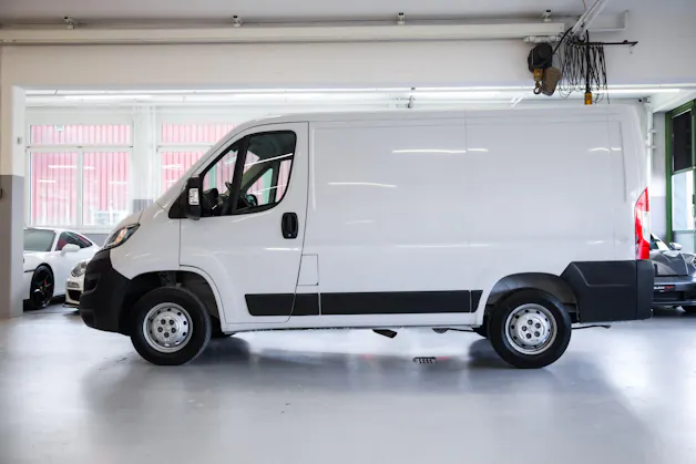 PEUGEOT Boxer 330 L1H1 2.2 BlueHDi 120 Premium S/S