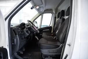 PEUGEOT Boxer 330 L1H1 2.2 BlueHDi 120 Premium S/S