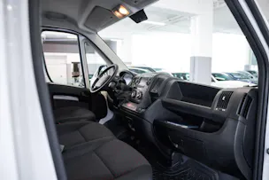 PEUGEOT Boxer 330 L1H1 2.2 BlueHDi 120 Premium S/S