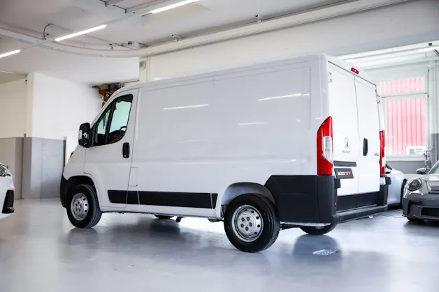PEUGEOT Boxer 330 L1H1 2.2 BlueHDi 120 Premium S/S