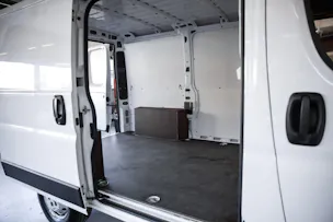 PEUGEOT Boxer 330 L1H1 2.2 BlueHDi 120 Premium S/S