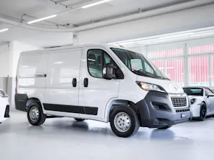 PEUGEOT Boxer 330 L1H1 2.2 BlueHDi 120 Premium S/S