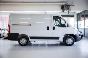 PEUGEOT Boxer 330 L1H1 2.2 BlueHDi 120 Premium S/S