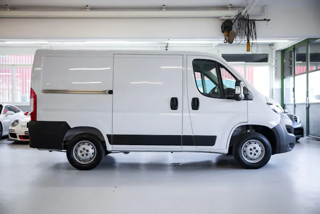 PEUGEOT Boxer 330 L1H1 2.2 BlueHDi 120 Premium S/S