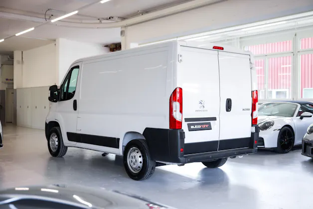 PEUGEOT Boxer 330 L1H1 2.2 BlueHDi 120 Premium S/S
